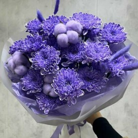 Букет из кустовых хризантем, хлопка и лагуруса
