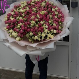 Букет кустовых роз