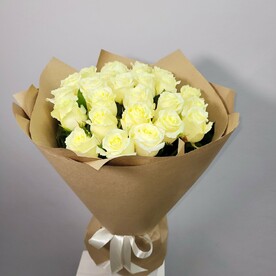 Букет из 25 белых высоких  роз!