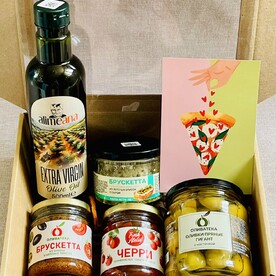 Гастрономический набор «Вкус Италии» с оливками, томатами, брускеттой и оливковым маслом Extra Virgin