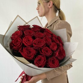 Розы красные одноголовые