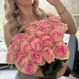 Розовые розы премиум