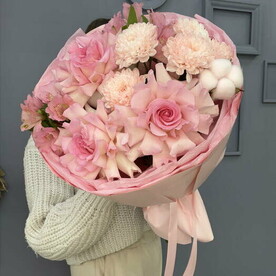 Розовый букет с французской розой хлопоком и хризантемой 🌸