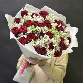 Роза, Альстромерия, Упаковка