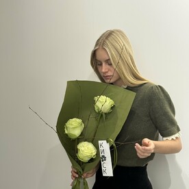 Нежный букет из 3 роз