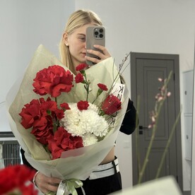 Букет с красными французскими розами