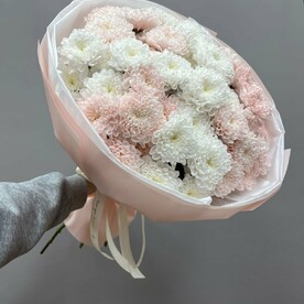 Моно букет из нежной кустовой хризантемы