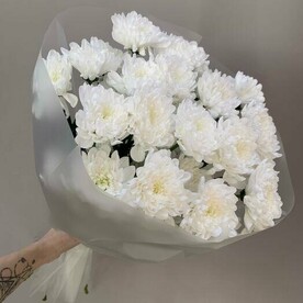 Букет из белых хризантем