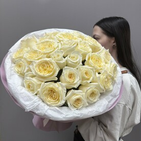 Моно букет из ароматной розы Кандилайт