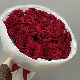 Моно букет из розы Ред Наоме 25шт