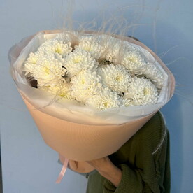 Букет из белых хризантем
