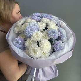 Моно букет с лавандовой хризантемой