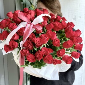 Цветы в корзине, Красные розы 75шт