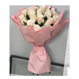 19 персиковых роз в розовой упаковке