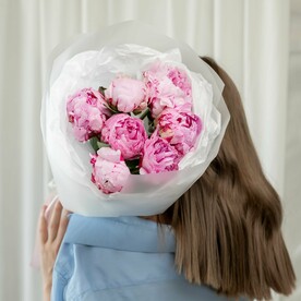 7 пионов (сорт Сара Бернард)