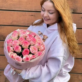 Букет из 21 великолепной розы "Джумилия"