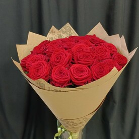 25 роз ред наоми 70см