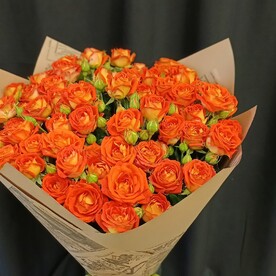 Монобукет из 11 кустовых роз Кинг Бабблз