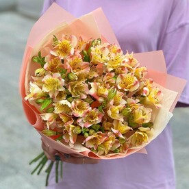 Нежный букет из альстромерий🌸