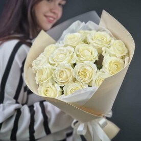 Букет Капучино из 15 белых роз