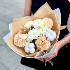 🌾 Летние воспоминания: букет из кустовой хризантемы, гвоздик, хлопка и лагуруса