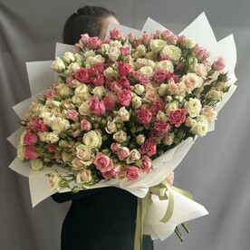 Букет из 51 кустовой розы