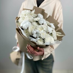 Акция от Vivienne Sabo, Стойкий букет из хризантем и сухоцветов