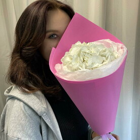 Милый букет с белой гортензией