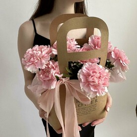 Сумка Fresh Flowers с зефирными диантусами (гвоздиками)