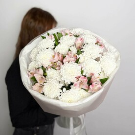Хризантема кустовая Алтай с альстромерией