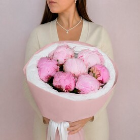 7 розовых пионов