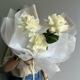 Букет из 3 ажурных белых роз