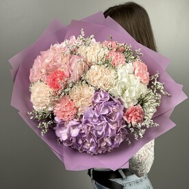 39-0068 Пастельный букет из гортензии и диантусов с зеленью