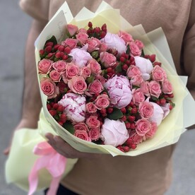 Роза кустовая, Гиперикум, Пион сара бернард, Дизайнерская упаковка