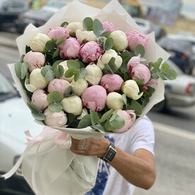 Эвкалипт, Пион сара бернард, Пион белый, Дизайнерская упаковка