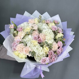 Гортензия Гидрангия, Роза аваланч, Диантус, Роза кустовая, Эвкалипт, Дизайнерская упаковка