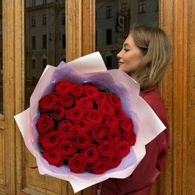 31 роза Ред Наоми 60см