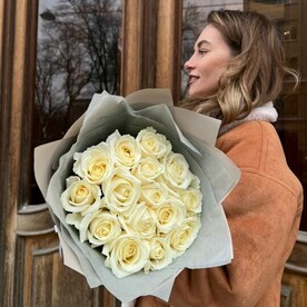 15 Белых Роз Премиум 60см
