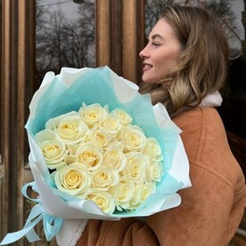 15 Белых Роз Премиум 60см