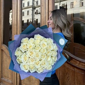 31 Роза Белая премиум 60см