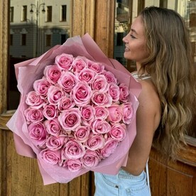 35 Розовых роз премиум 60см