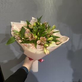 Моно букет из альстромерий