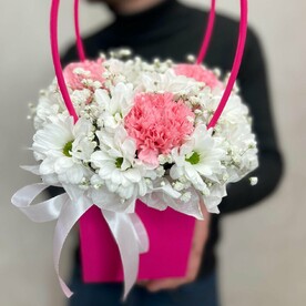 Розовая ромашка