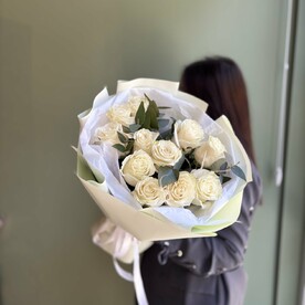 Букет из 11 белых роз эквадор