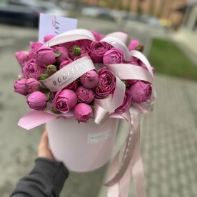 Шляпная коробка с кустовыми розами