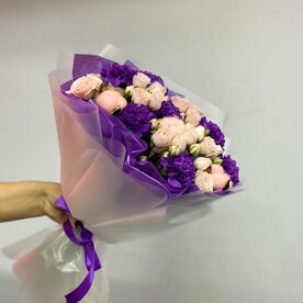Красивейший букет из роз и гвоздик💕
