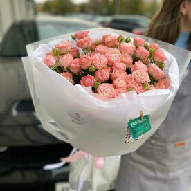 15 Кремовых кустовых роз бомбастики