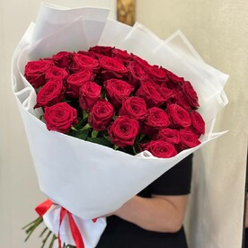 31 Красная Роза 70 см с оформлением