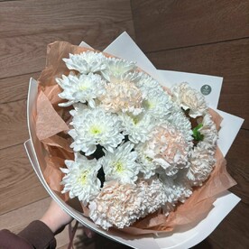 Дуо букет, кустовая белая хризантема и диантус