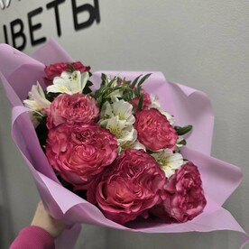 Роза кантри спирит гарден, Альстромерия, Писташ, Дизайнерская упаковка